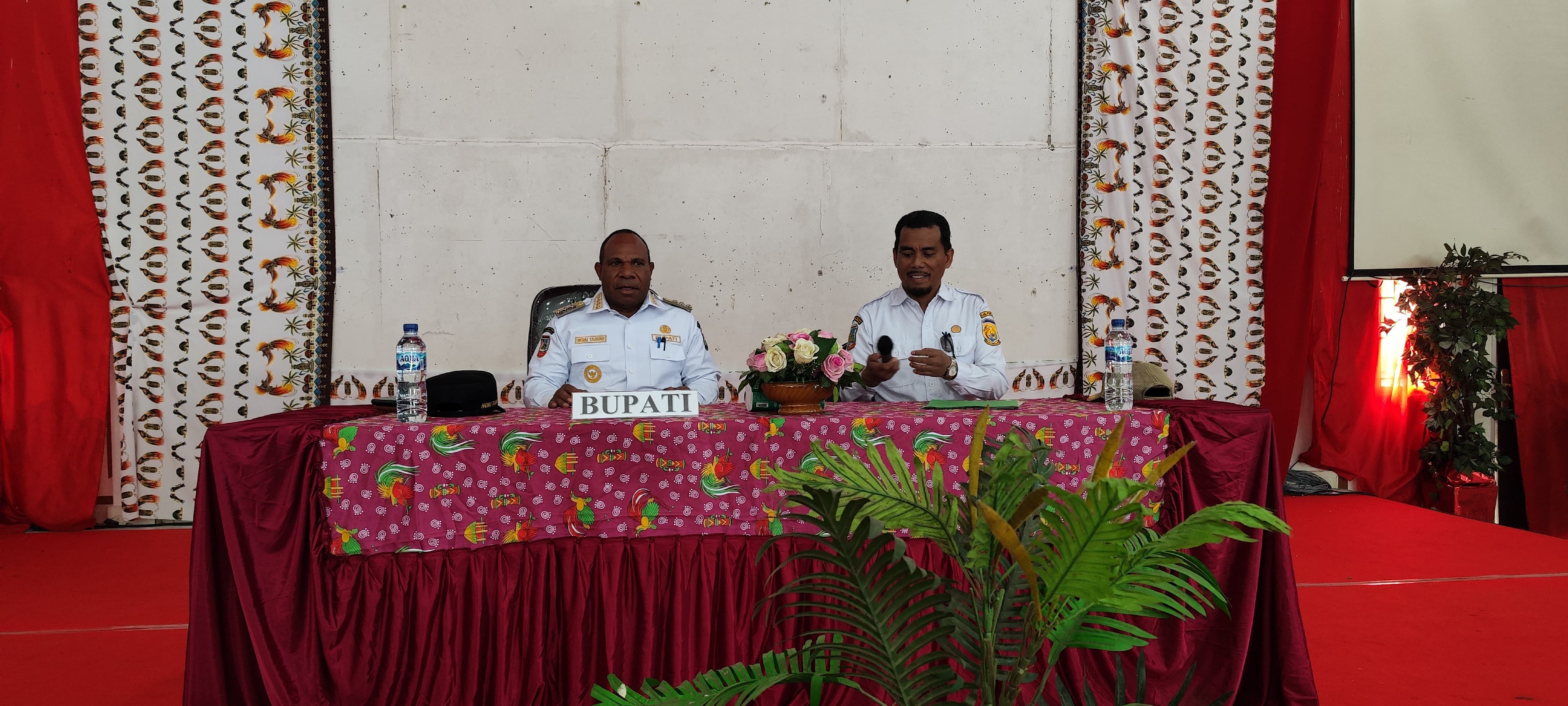 Rapat Pj. Bupati Puncak bersama Kepala OPD dengan Pelaku Usaha OAP